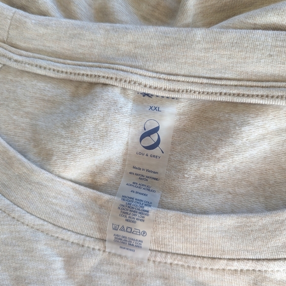 NWT Lou & Grey Cream Signature Soft Sweatshirt Casual Athleisure Pullover - Picture 3 of 9